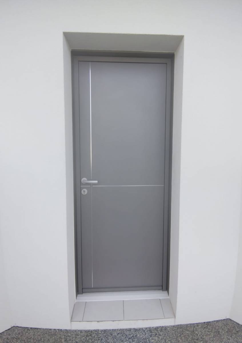Porte d'entrée K-LINE en aluminium sur-mesure à St Médard en Jalles