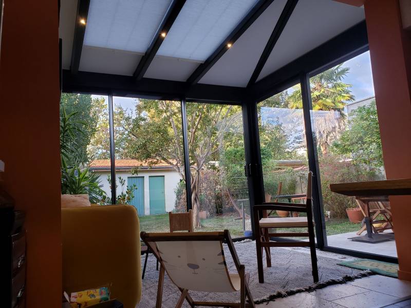 Pose appliquée d'une véranda pièce de vie au Las à Saint Jean D'Illac 