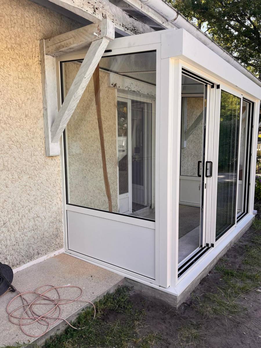 Sas d'entrée pour créer un espace supplémentaire à la maison à Bruges proche de bordeaux 