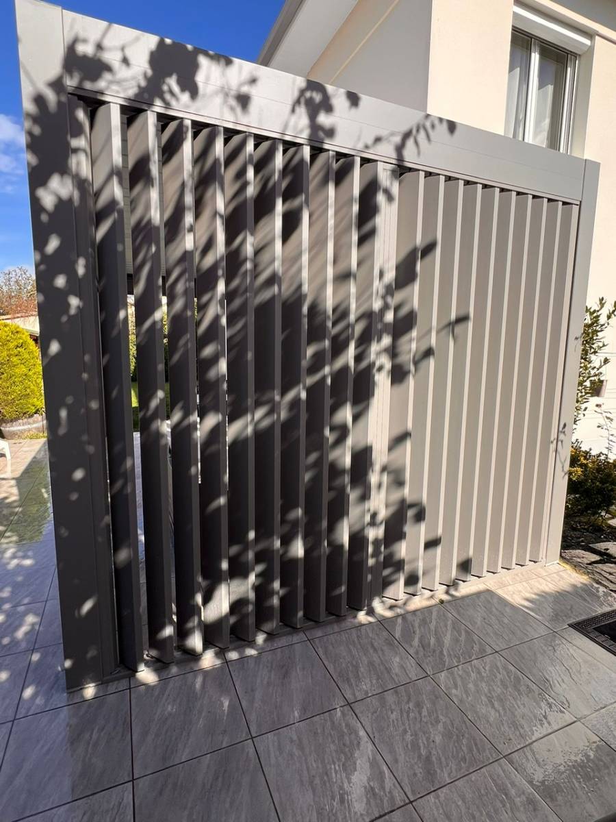 Brise soleil orientable en aluminium de haute qualité SIB pour se protéger des rayons du soleil à Cestas en Gironde 