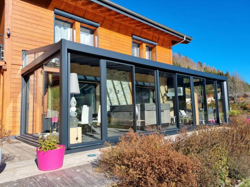Véranda verrière en aluminium de qualité à Saint Jean D'Illac en Gironde 