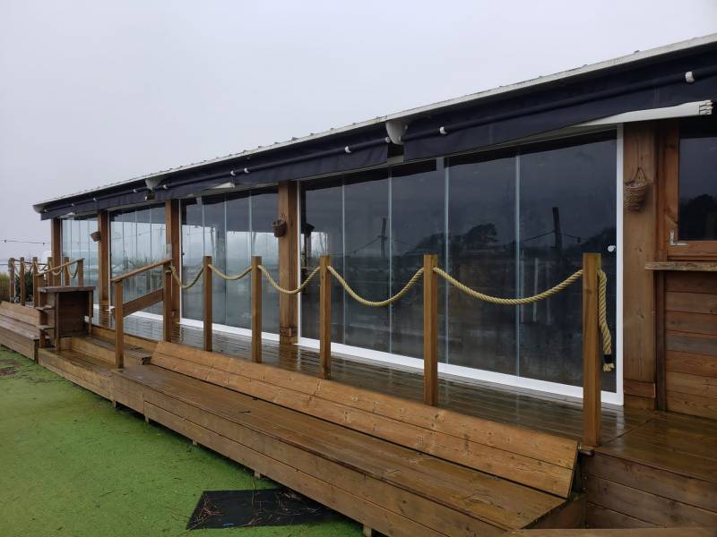 Pose consciencieuse et appliquée dans les règles de l'art 