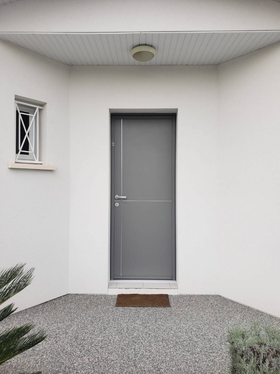 Porte d'entrée aluminium sur-mesure à Gujan Mestras sur le Bassin D'Arcachon